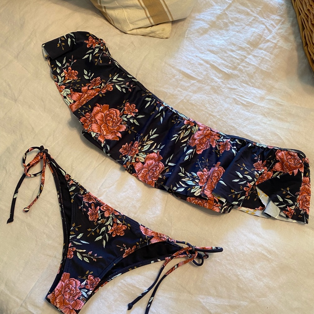 Billabong floral bikini set medium